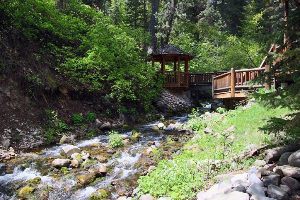 Log Cabin On The Stream Sundance, Utah Luaran gambar