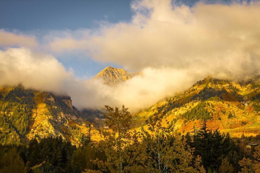 Log Cabin On The Stream Sundance, Utah Luaran gambar