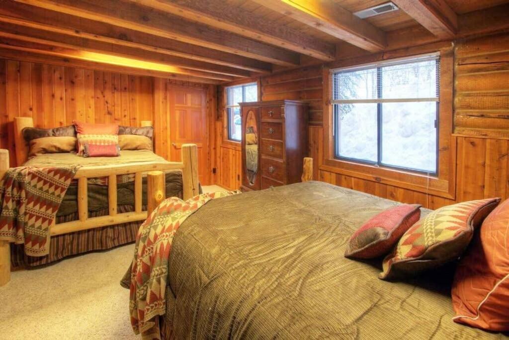 Log Cabin On The Stream Sundance, Utah Luaran gambar