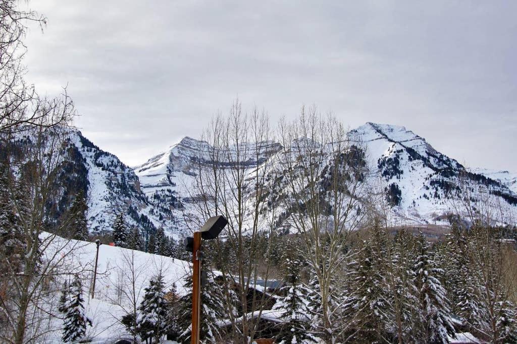 Log Cabin On The Stream Sundance, Utah Luaran gambar
