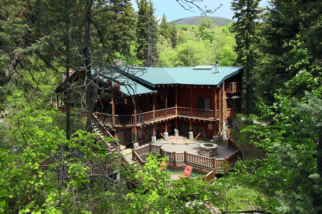 Log Cabin On The Stream Sundance, Utah Luaran gambar